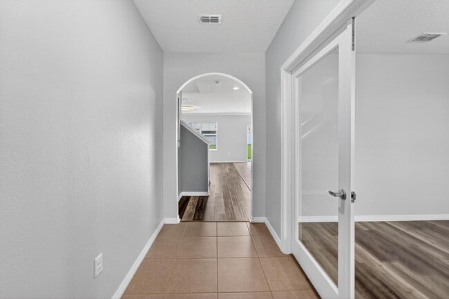 Photo - Stunning 5 bed/ 2 bath House