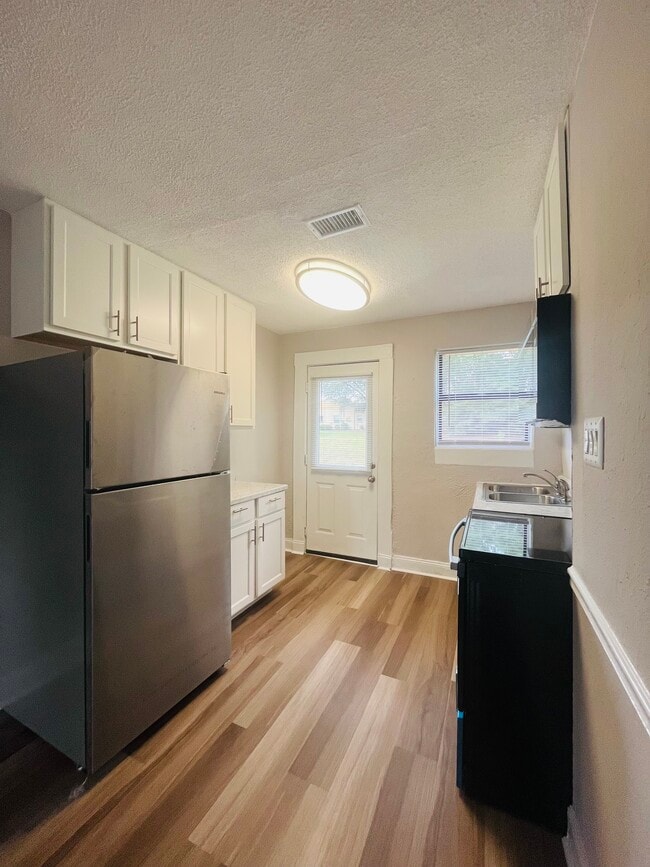 Building Photo - The Landing @ 237