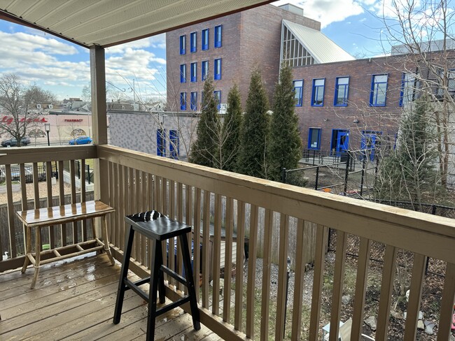 Back porch private deck - 14 Hazelwood St