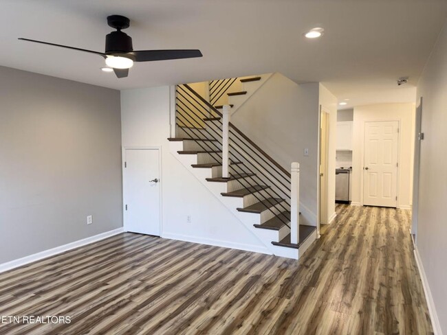 Foto del edificio - Knoxville 37923 - 2 bedroom condo with 127...