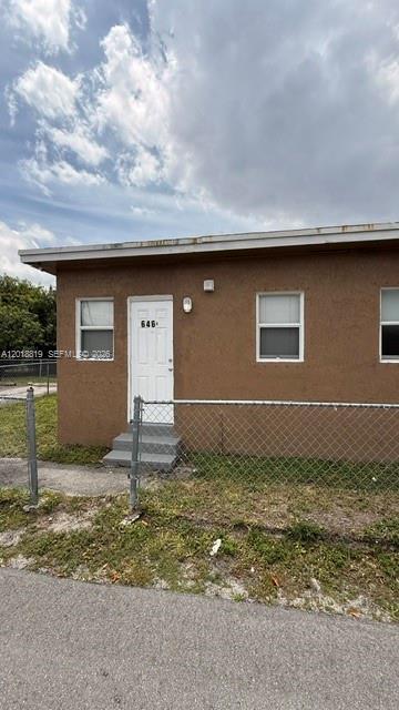 Foto del edificio - 646 NW 14th Terrace