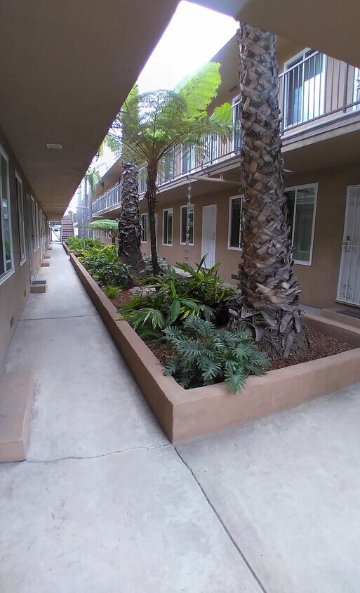 Foto principal - 10535 National Blvd