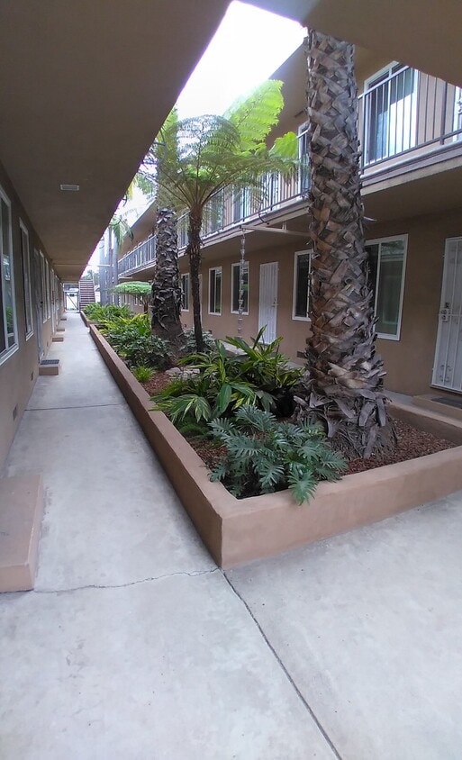 Primary Photo - 10535 National Blvd