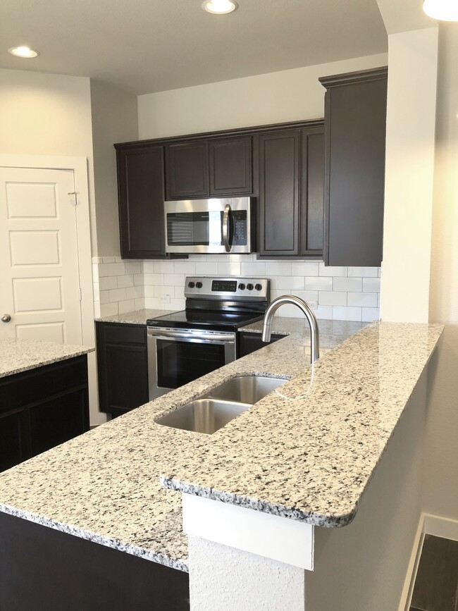 Foto del edificio - LUXURY 2 STORY DUPLEX LOCATED IN MIDLOTHIA...