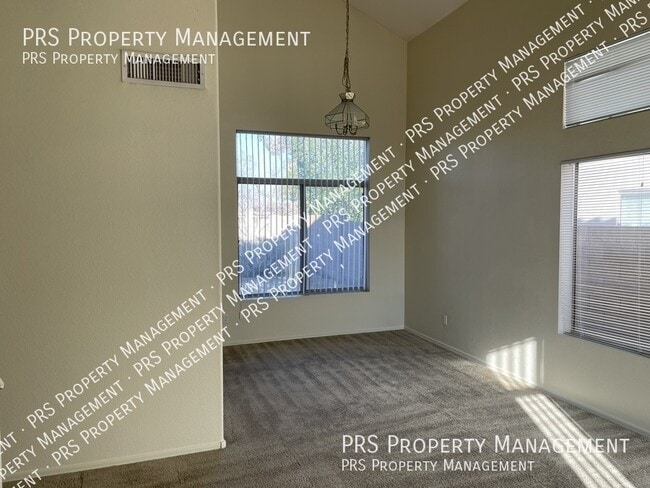 Photo - 324 W Colt Rd House