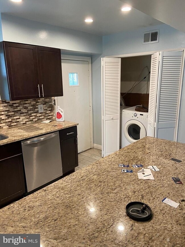 Building Photo - 2218 Houston St