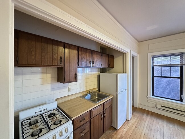 Building Photo - 1309 Oak Ave