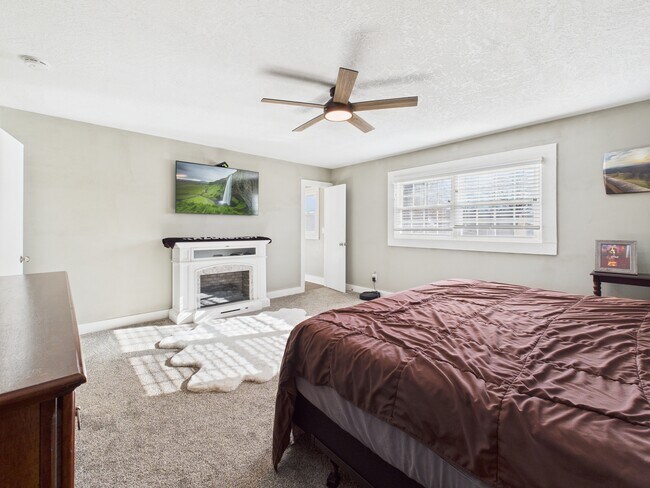 Foto del edificio - 201 Bluebird Ln