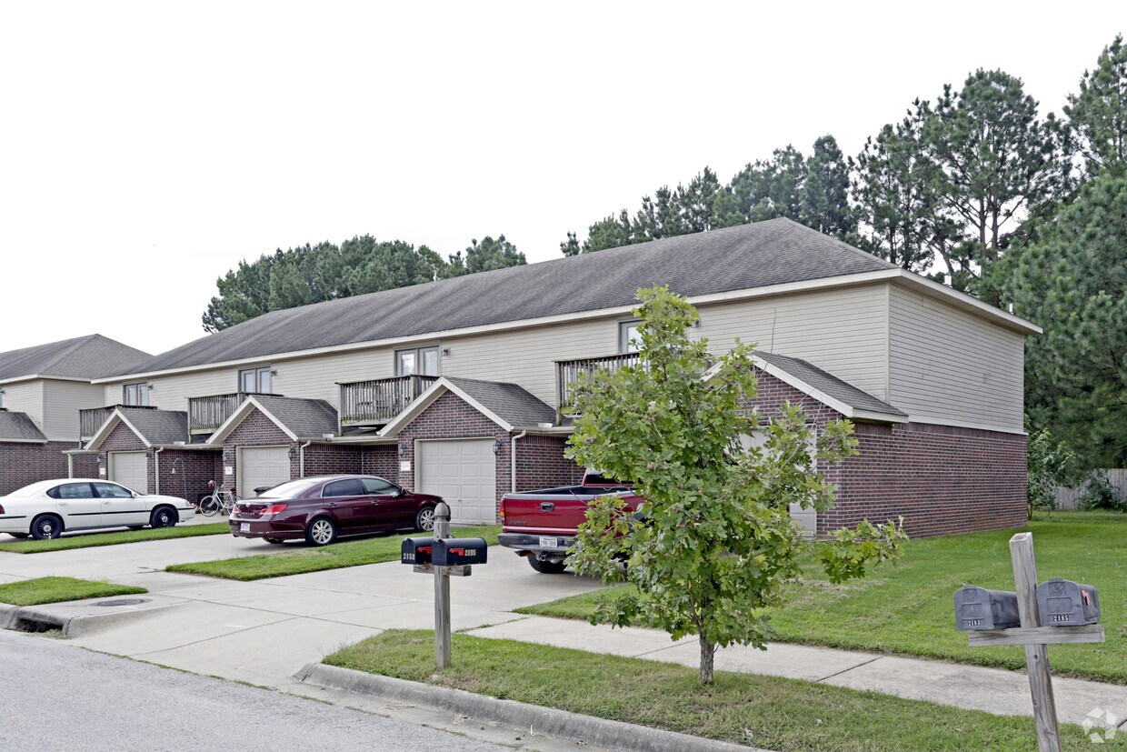 Building Photo - 2149-2255 W Skyler Dr