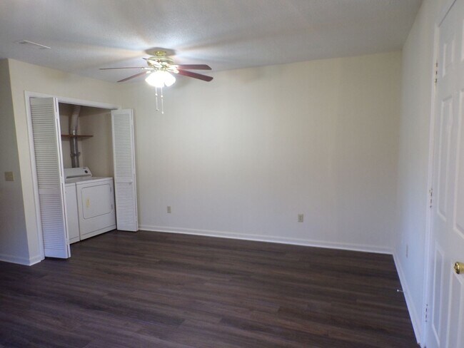 Foto del edificio - Rolling Meadows Apartments and Townhouses,...