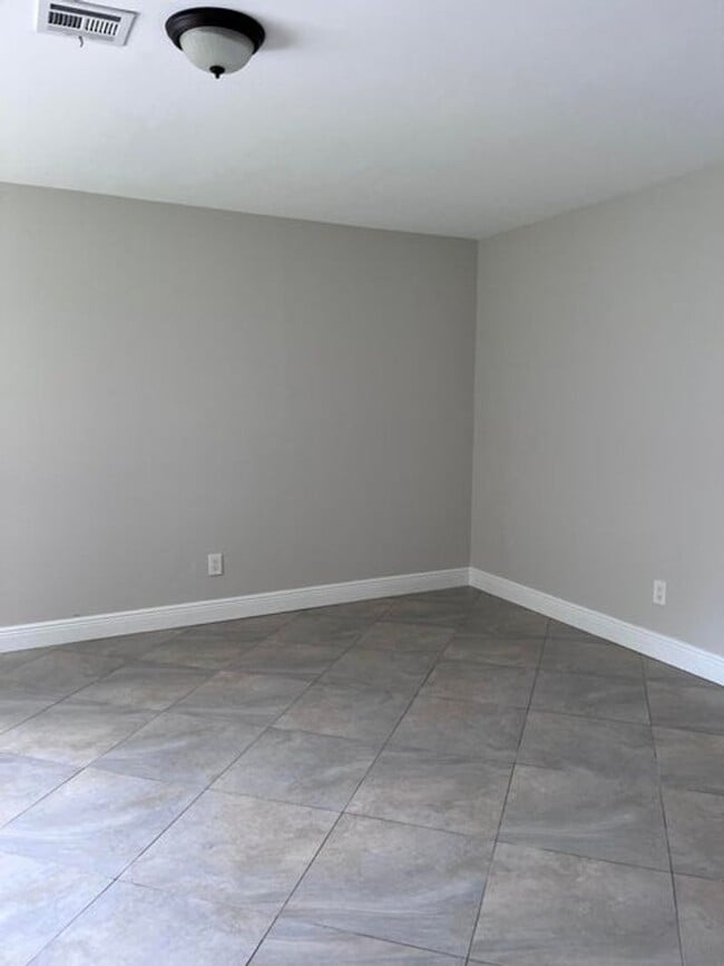 Foto del edificio - 8760 Lyndall Ln