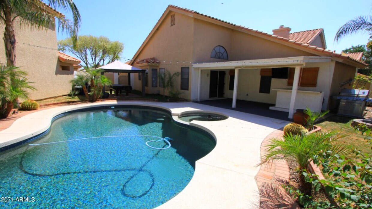 Primary Photo - 830 N Cholla St
