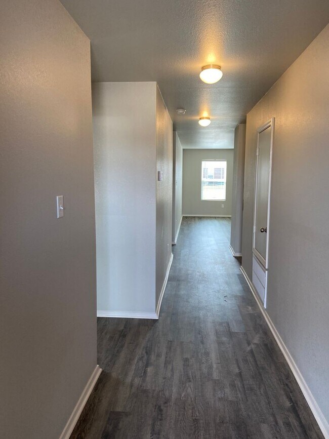 Foto del edificio - *PreLeasing* Four Bedroom | Two Bath Home in Bridlewood