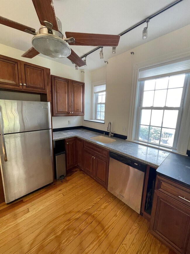 Foto del edificio - 83 Dexter St