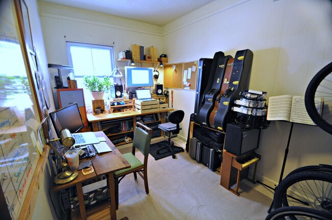 Building Photo - 33 St Paul St