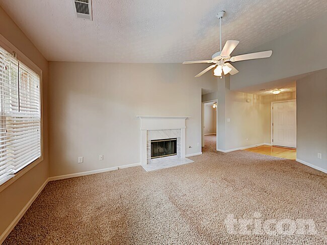 Foto del edificio - 640 James Ridge Dr