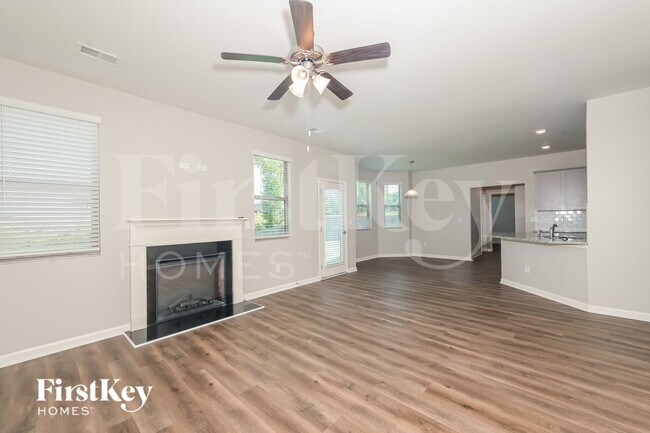 Building Photo - 2027 Massey Ln