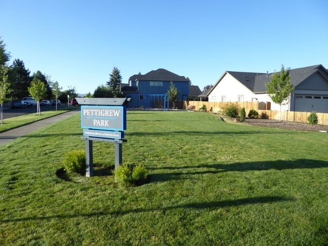 Building Photo - 3 br, 2 bath House - 21144 SE Darnel Avenue