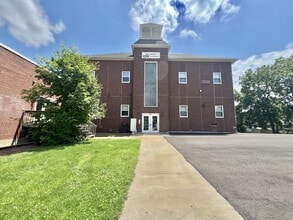 Building Photo - 214 Wood St