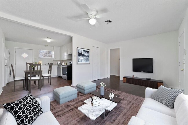 Foto del edificio - 1701 Longview St