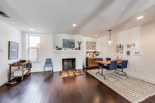 Foto del edificio - Spacious 2BR with Private Deck & Stunning Views – Available July 1!