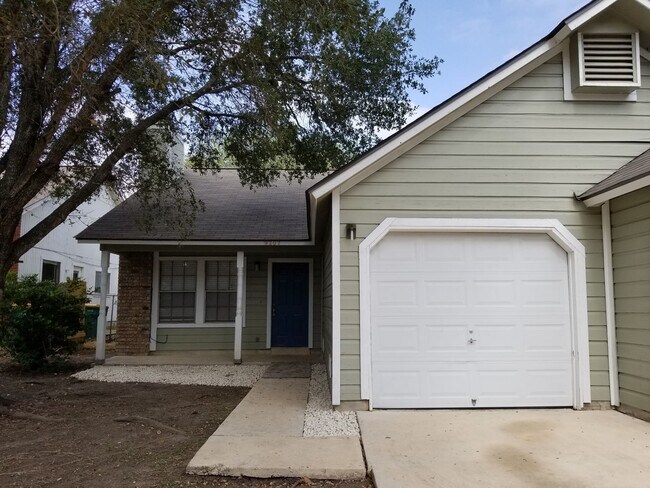 Foto del edificio - 9209-9209 Shadow Crest Dr