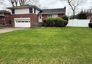 Building Photo - 748 Leslie Ln