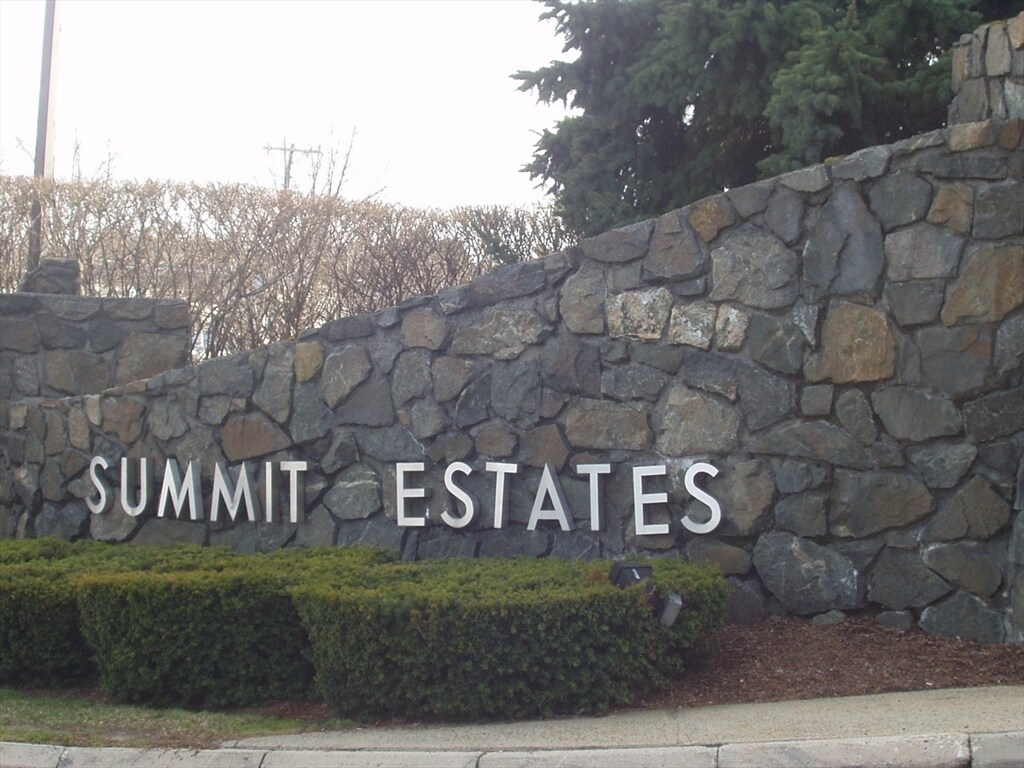 Primary Photo - 1002 Paradise Rd