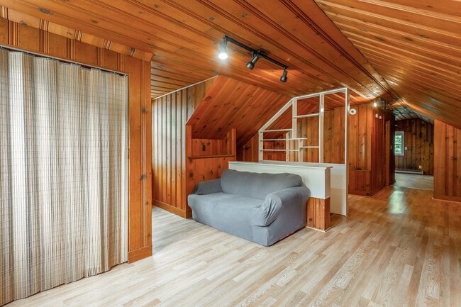 Foto del edificio - 321-325 Pine Ridge Road