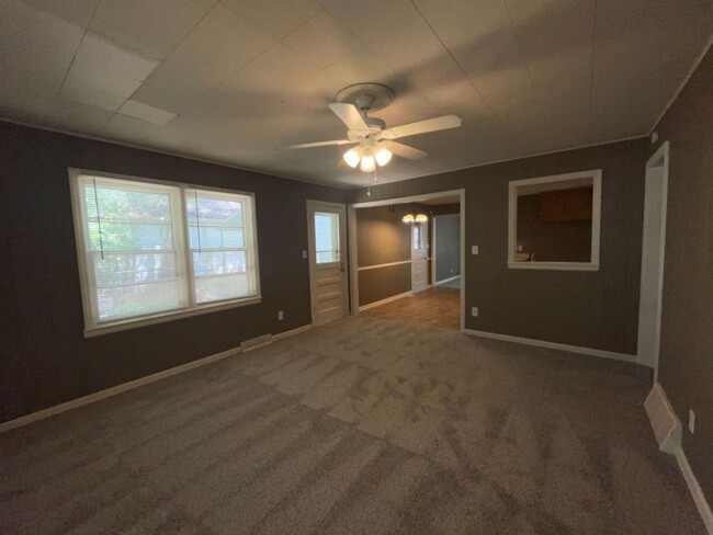 Building Photo - Adorable 3 bedroom, 2 bathroom Home in Ray...