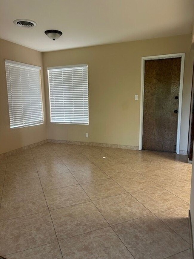Foto del edificio - 6704 Columbia Ln
