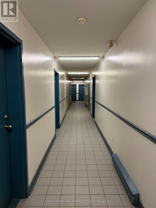 Photo du bâtiment - 72 Lake Ave