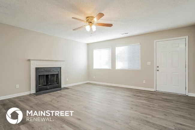 Building Photo - 5605 Hidden Lake Dr