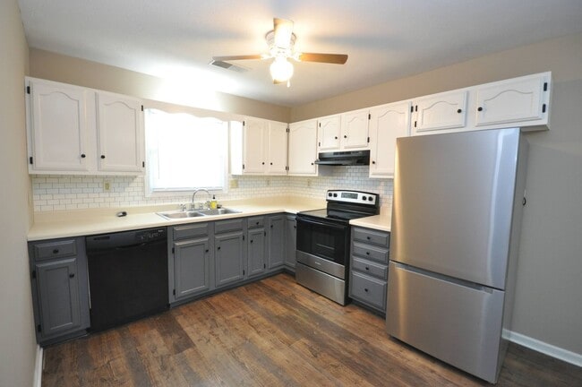 Building Photo - 3320-3322 River Oaks Blvd
