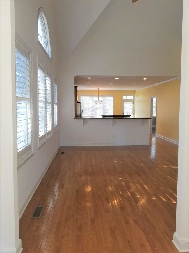 Building Photo - 310 Surry Cir S