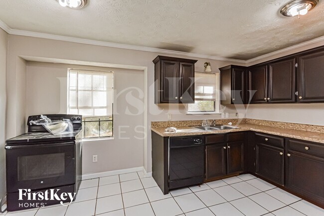 Building Photo - 975 Martin Rd