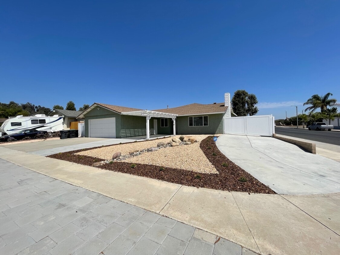Primary Photo - 6606 N Berkeley Cir