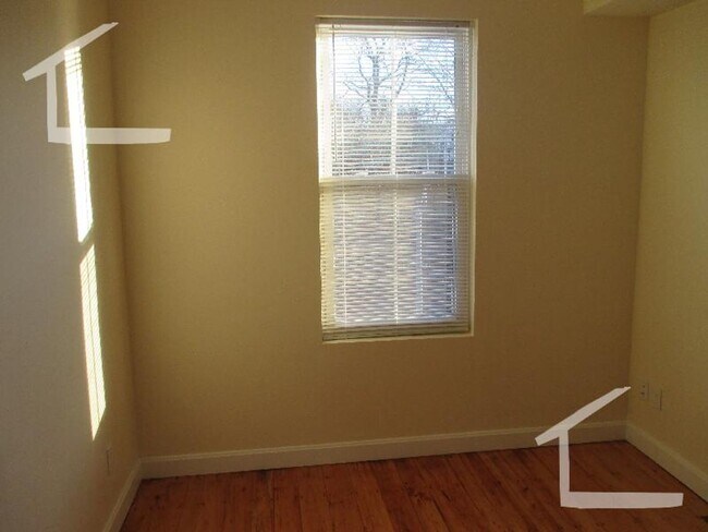 Foto del edificio - Nicely renovated 3 bed next to Brookline Village.