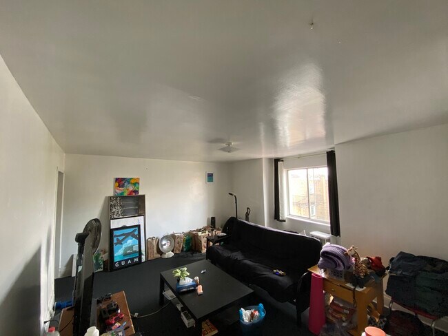 Building Photo - 16 Melba Pl