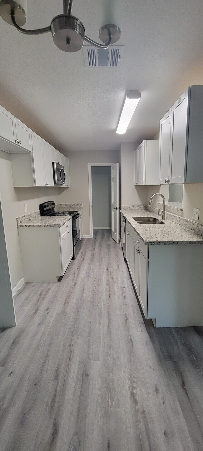 Zona de cocina: perfecta para cocinar y recibir invitados. - 903 Brockman St
