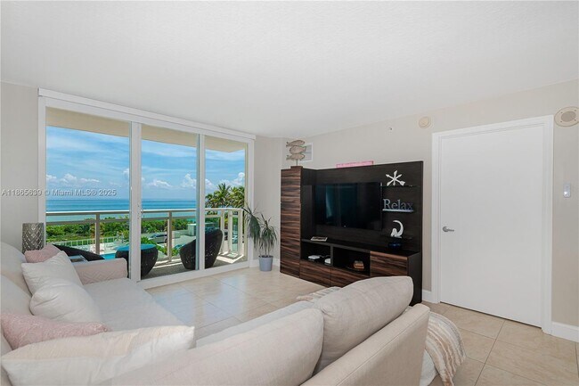 Foto del edificio - 6917 Collins Ave