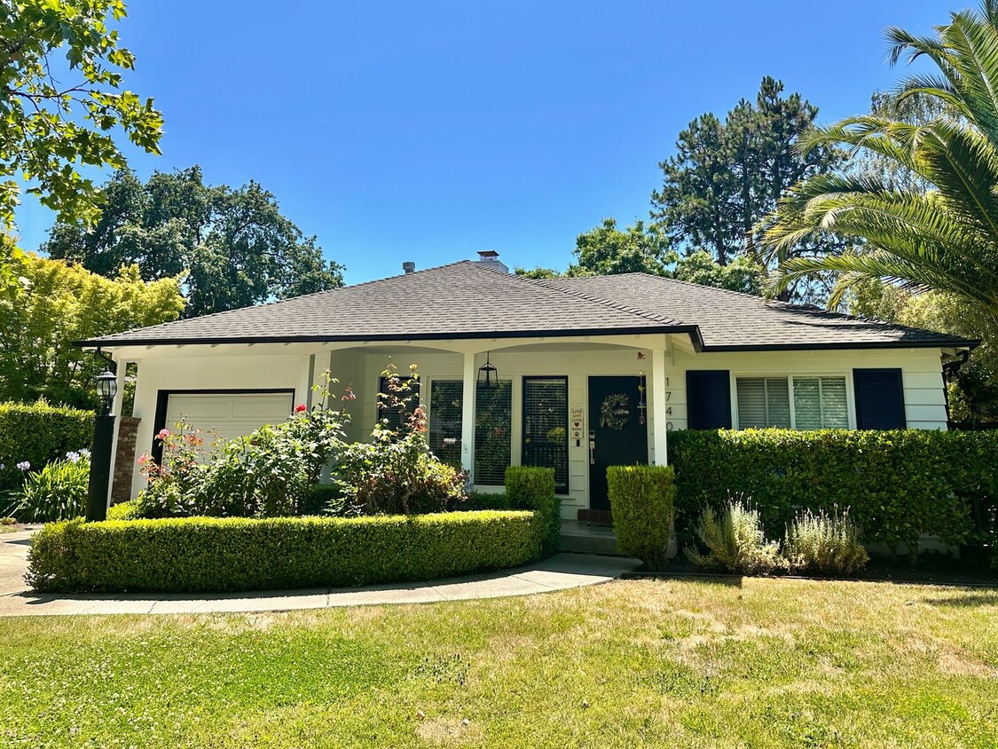 Primary Photo - Charming 2 Bed 1.5 Bath in Redwood City!