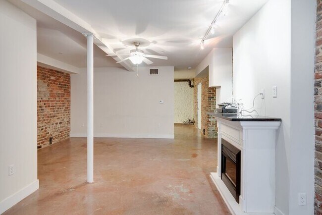 Foto del edificio - 1321 1/2 E. Main St.