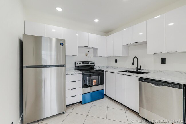 Foto del edificio - 560 Capri Ln