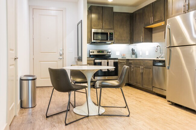 Foto del edificio - 707 Park Ave NE