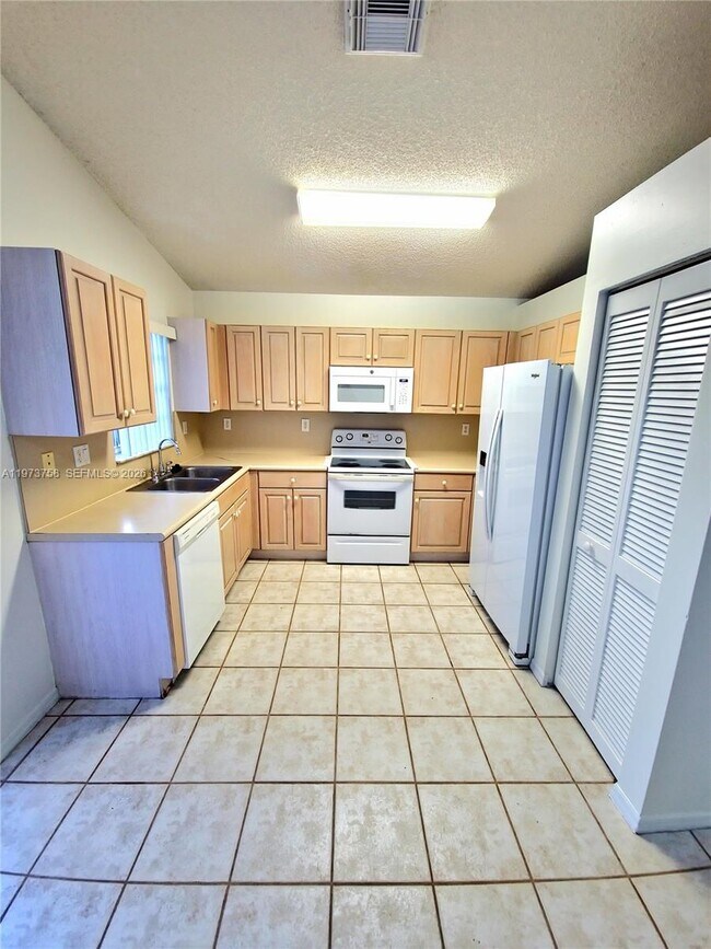 Building Photo - 16254 SW 100th Terrace