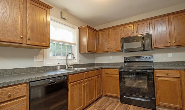 Building Photo - 2 Bedroom Home