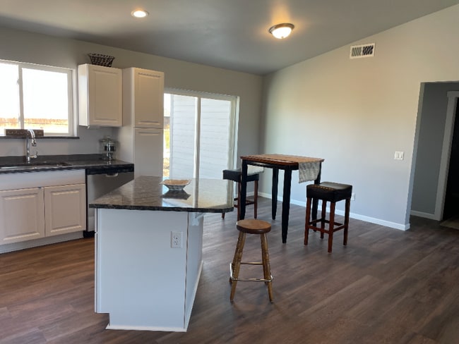 Building Photo - 532 Scenic Loop