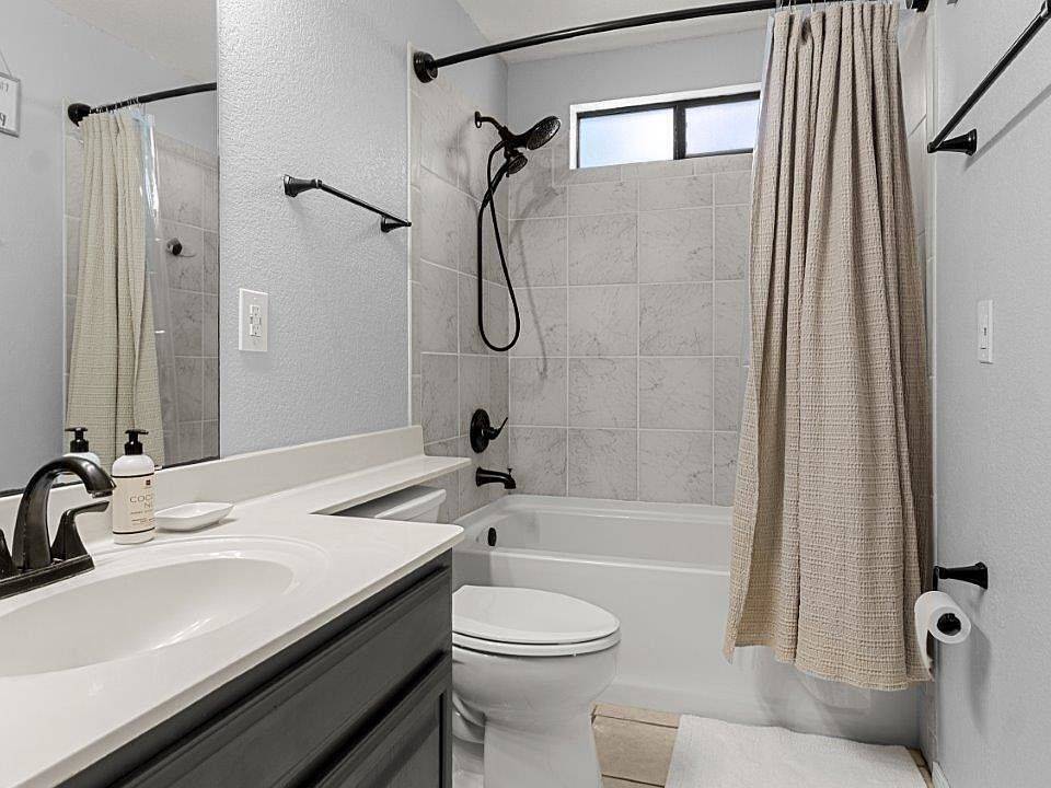 Foto principal - 231 Grosvenor Ct