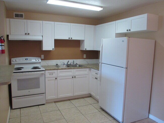 Building Photo - 800 N Fiske Blvd